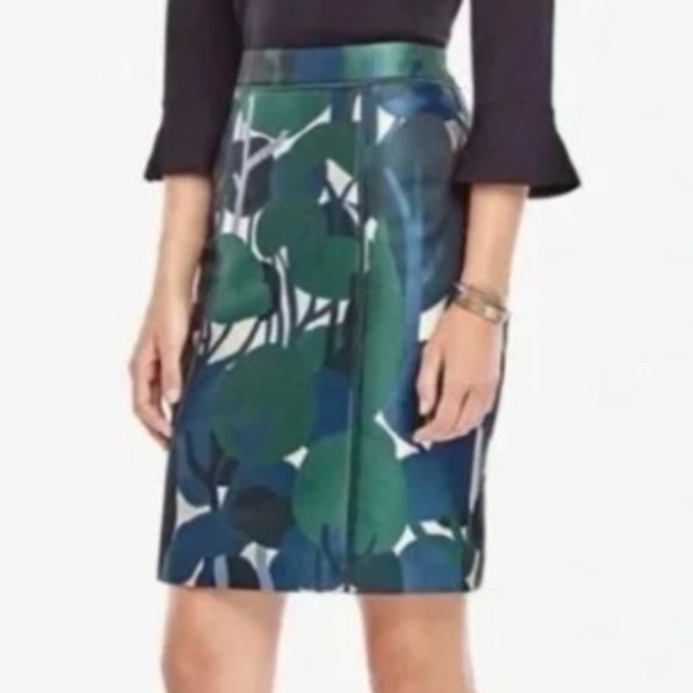 Ann Taylor ‘Forest Bloom’ Jacquard Lined‎ Mini Pencil Skirt. Size 6.